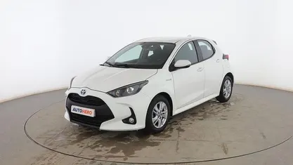 Occasion Toyota Yaris Hybrid Active 120 PK (88 kW) 2021 Wit Sedan