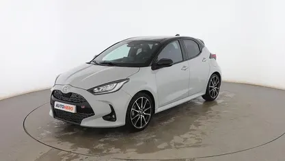 Occasion Toyota Yaris Hybrid Sport 131 PK (96 kW) 2024 Grijs Sedan