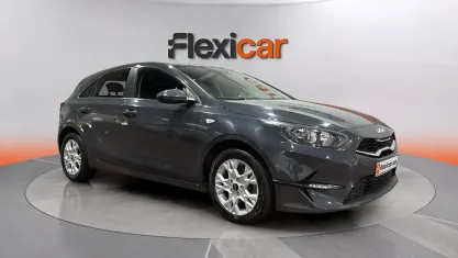 Usado Kia Ceed 136 CV (100 kW) 2023 Gris Utilitario