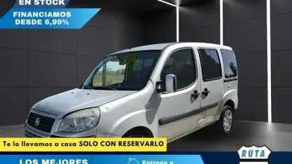 Usado Fiat Doblò Dynamic 105 CV (77 kW) 2009 Gris Monovolumen