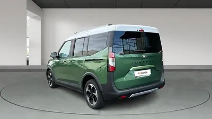 Usado Ford Tourneo Courier Active 125 HP (91 kW) 2024 Verde Monovolume