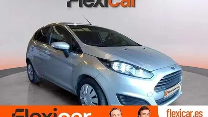 Usado Ford Fiesta Trend 101 CV (74 kW) 2015 Gris Utilitario