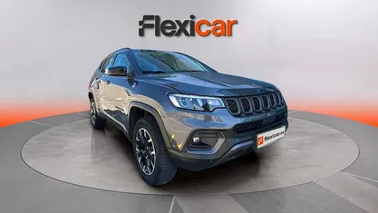 Begagnad Jeep Compass Trailhawk 241 HK (177 kW) 2022 Grå SUV
