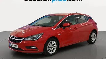Usado Opel Astra Dynamic 125 CV (91 kW) 2018 Rojo Utilitario