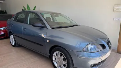 Usado Seat Cordoba Reference 80 CV (58 kW) 2007 Gris Berlina