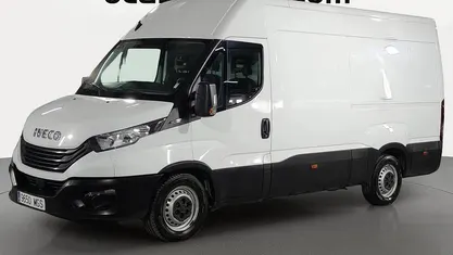 Usado Iveco Daily 156 CV (114 kW) 2023 Blanco Familiar