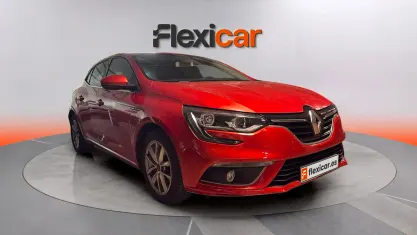 Usado Renault Mégane IV Life 101 CV (74 kW) 2018 Rojo Berlina