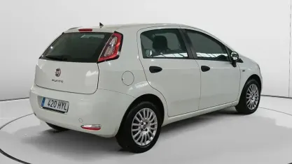 Usado Fiat Punto Pop 75 CV (55 kW) 2014 Blanco Utilitario