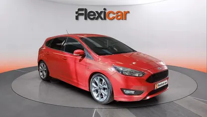 Käytetty Ford Focus ST-Line 120 HP (88 kW) 2017 Punainen Sedan