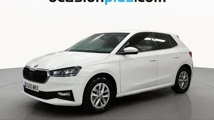 Usado Skoda Fabia Selection 95 CV (69 kW) 2024 Blanco Utilitario