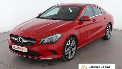 Usado Mercedes CLA180 122 CV (89 kW) 2017 Rojo Berlina
