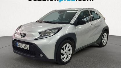 Usado Toyota Aygo X Play 72 CV (52 kW) 2024 Gris SUV