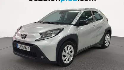 Gris Usado 2024 Toyota Aygo X Play SUV | 12.864 € (Precio justo)