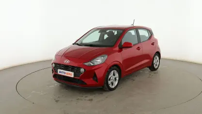 Usado Hyundai i10 67 CV (49 kW) 2021 Rojo Utilitario