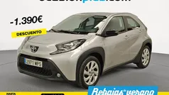 Gris Usado 2024 Toyota Aygo Play Utilitario | 15.300 € (Precio justo)