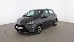 Gris Usado 2017 Toyota Yaris Hybrid Active Utilitario | 13.499 € (Precio justo)
