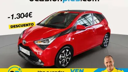 Usado Toyota Aygo X-play 72 CV (52 kW) 2020 Rojo Utilitario