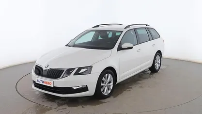 Usado Skoda Octavia 150 CV (110 kW) 2018 Blanco Familiar