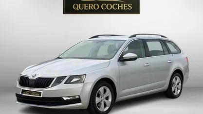 Gris / plata Usado 2020 Skoda Octavia Ambition Familiar | 11.290 € (Super precio)