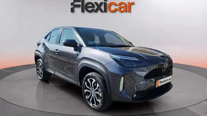Gris Usado 2024 Toyota Yaris Hybrid Active | 21.950 € (Precio justo)