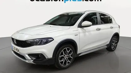 Blanco Usado 2023 Fiat Tipo Cross Utilitario | 13.719 € (Buen precio)