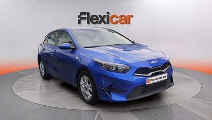 Używany Kia Ceed 101 KM (74 kW) 2022 Niebieski Hatchback