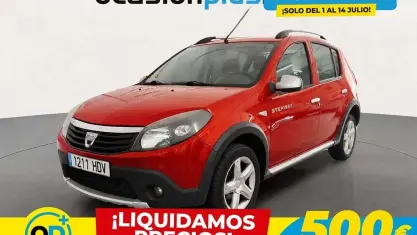 Usado Dacia Sandero Stepway 90 CV (66 kW) 2011 Rojo Utilitario