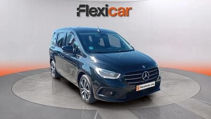 Käytetty Mercedes T180 116 HP (85 kW) 2023 Musta Tila-auto