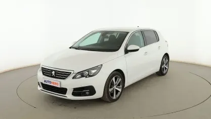 Usado Peugeot 308 Allure 110 CV (80 kW) 2019 Blanco Berlina
