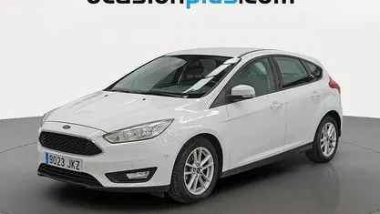 Käytetty Ford Focus Titanium 125 HP (91 kW) 2015 Valkoinen Viistoperä