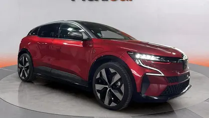 Rojo Usado 2022 Renault Megane E-Tech Techno Berlina | 20.990 € (Precio justo)