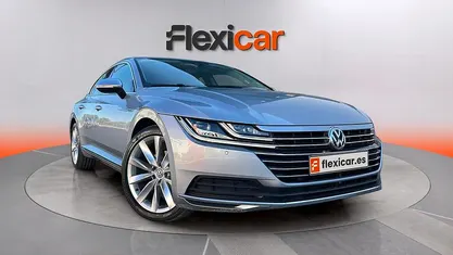 Usado VW Arteon Elegance 150 CV (110 kW) 2018 Gris Utilitario
