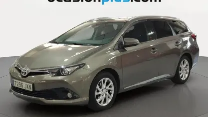 Usado Toyota Auris Active 116 CV (85 kW) 2017 Gris Familiar