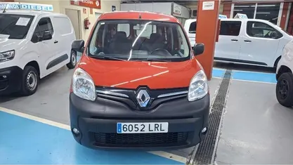 Usado Renault Kangoo 80 CV (58 kW) 2021 Rojo Familiar