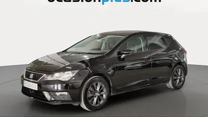 Usado Seat Leon Style 130 CV (95 kW) 2019 Negro Utilitario