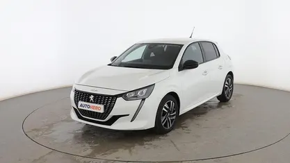 Usado Peugeot 208 Allure 102 CV (75 kW) 2022 Blanco Utilitario