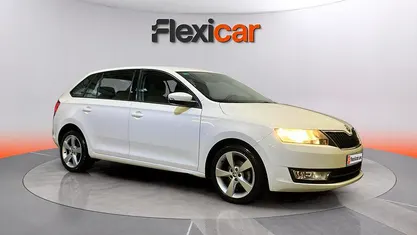 Usado Skoda Rapid Active 90 CV (66 kW) 2015 Blanco Berlina
