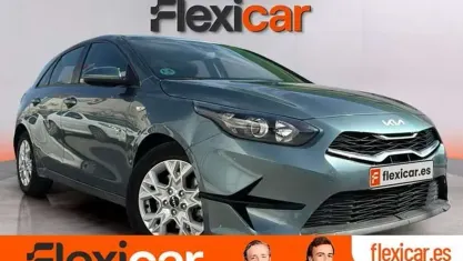 Usado Kia Ceed 101 CV (74 kW) 2023 Verde Utilitario