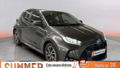 Gris Usado 2022 Toyota Yaris Hybrid Plus Berlina | 21.470 € (Precio justo)