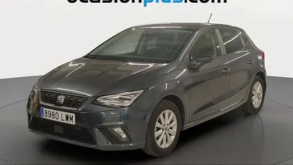 Usado Seat Ibiza Style Plus 110 CV (80 kW) 2022 Gris Utilitario