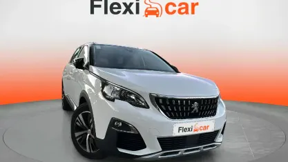 Usado Peugeot 5008 Allure 131 CV (96 kW) 2020 Blanco SUV