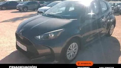 Gris Usado 2023 Mazda 2 Prime-Line Utilitario | 14.850 € (Buen precio)