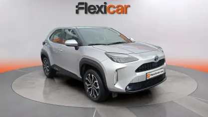 Usado Toyota Yaris Active 116 CV (85 kW) 2022 Gris Utilitario