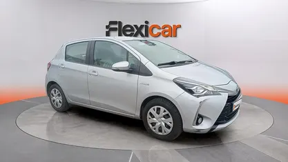 Usado Toyota Yaris Hybrid Active 100 CV (73 kW) 2019 Berlina