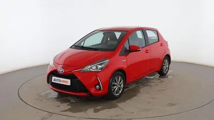 Usado Toyota Yaris Hybrid Active 101 CV (74 kW) 2017 Rojo Utilitario