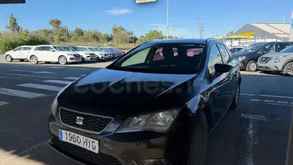 Usado Seat Leon Reference 105 CV (77 kW) 2014 Negro Berlina