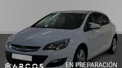 Usado Opel Astra Selective 140 CV (102 kW) 2015