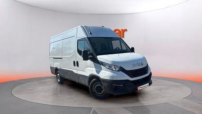 Begagnad Iveco Daily 156 HK (114 kW) 2023 Vit Sedan