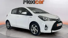 Blanco Usado 2015 Toyota Yaris Hybrid Active Berlina | 10.390 € (Precio justo)