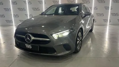 Usado Mercedes A180 116 CV (85 kW) 2020 Gris Berlina